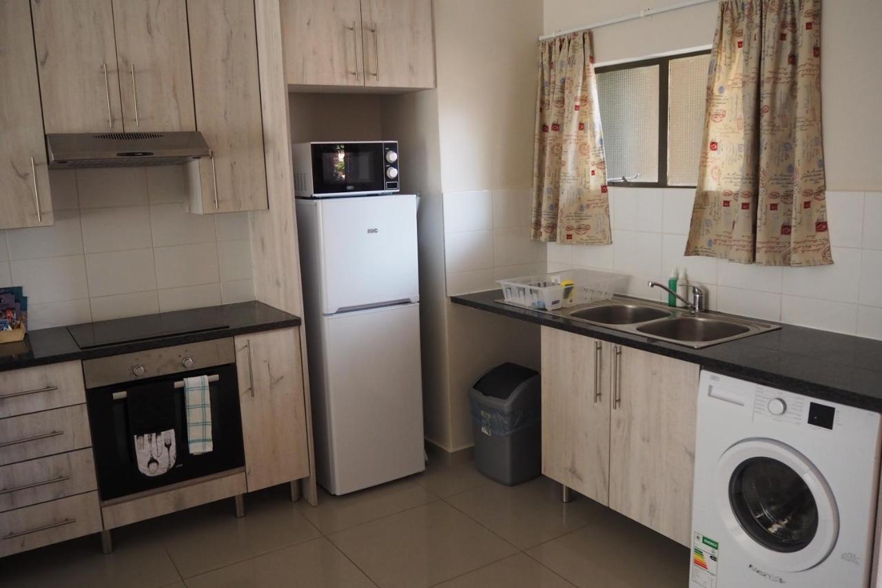 Or Tambo Self Catering Apartments, The Willows Boksburg Ngoại thất bức ảnh