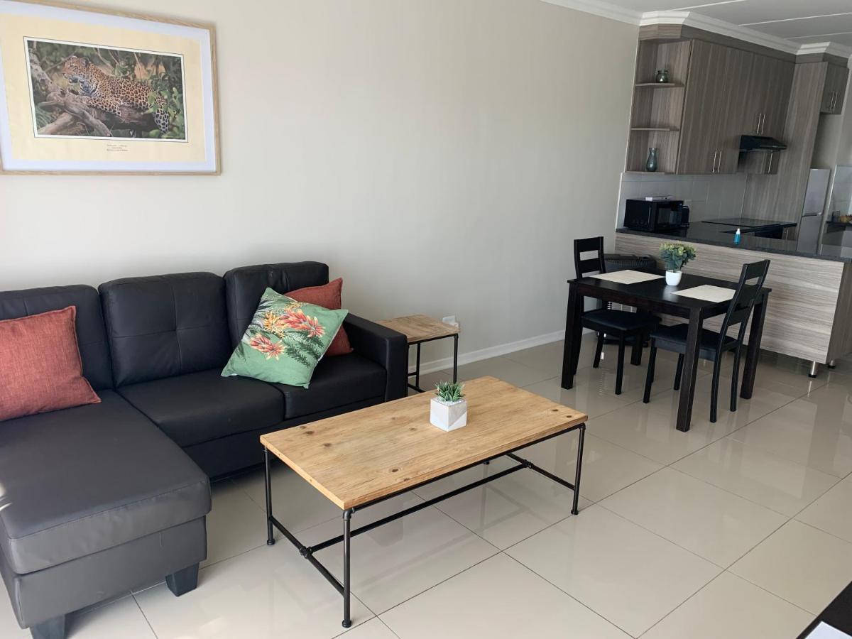 Or Tambo Self Catering Apartments, The Willows Boksburg Ngoại thất bức ảnh
