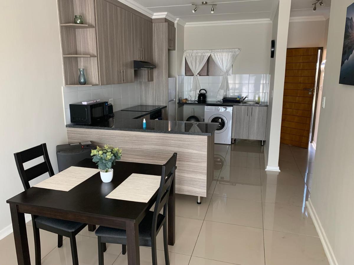 Or Tambo Self Catering Apartments, The Willows Boksburg Ngoại thất bức ảnh