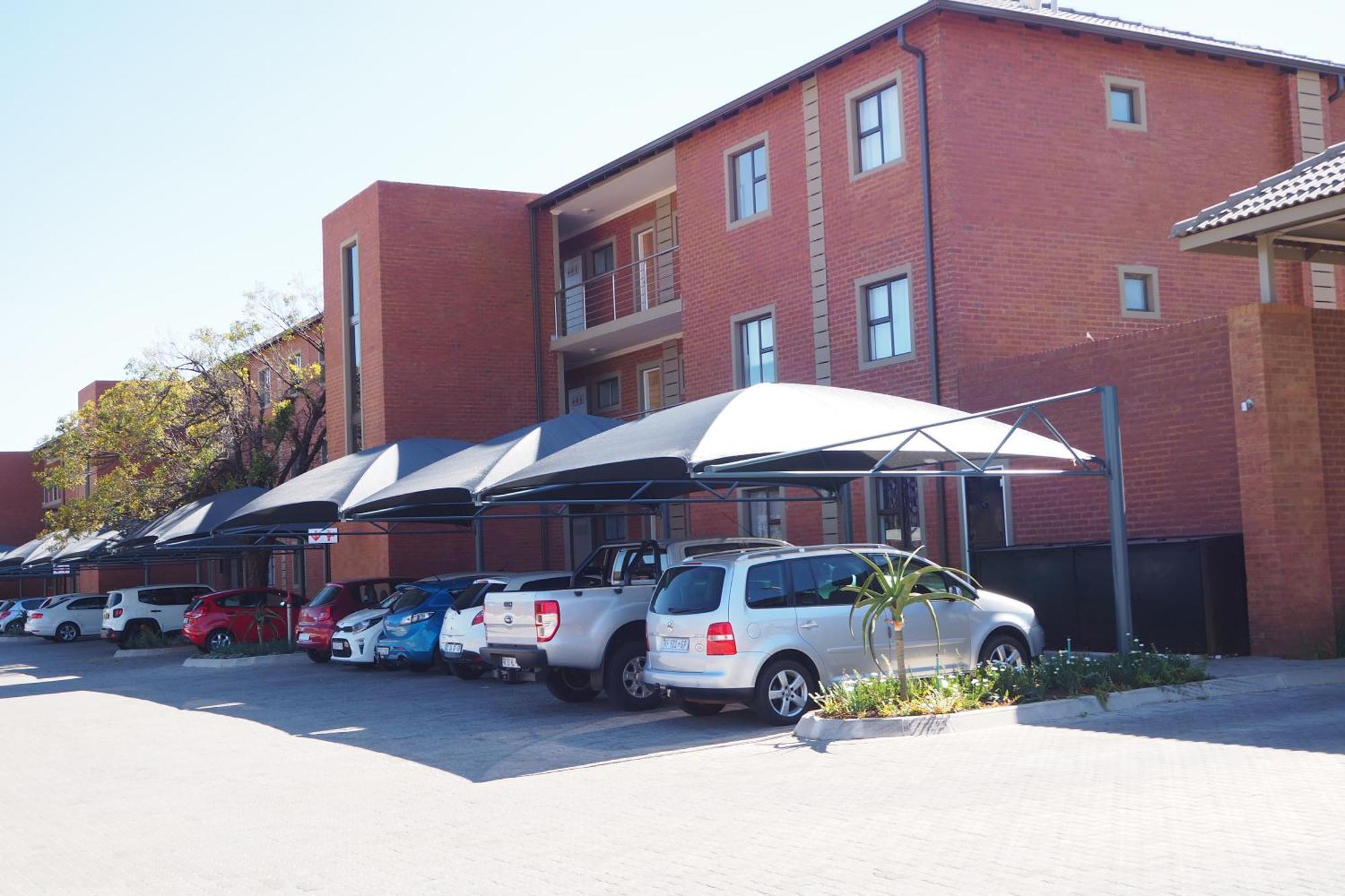Or Tambo Self Catering Apartments, The Willows Boksburg Ngoại thất bức ảnh