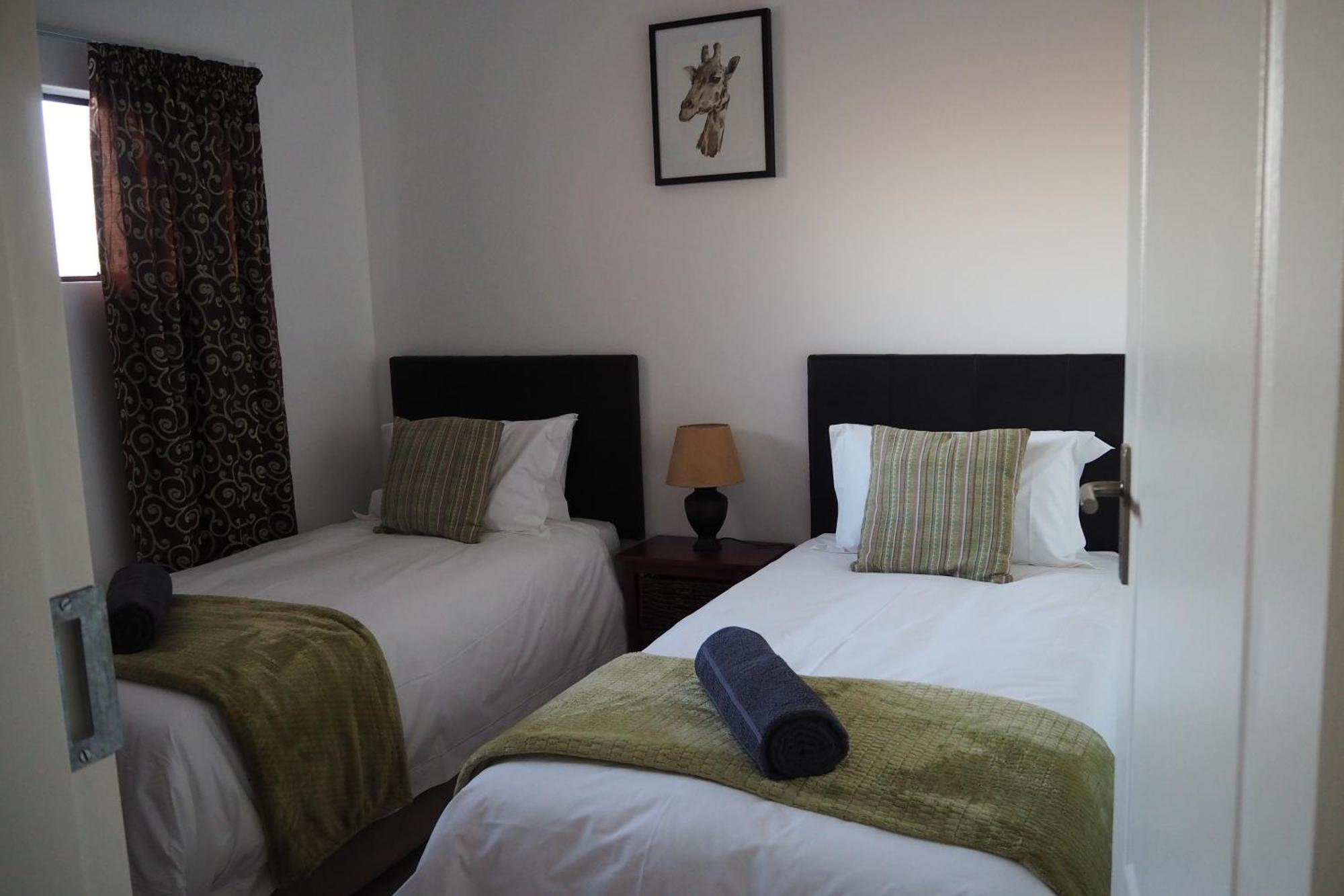 Or Tambo Self Catering Apartments, The Willows Boksburg Ngoại thất bức ảnh
