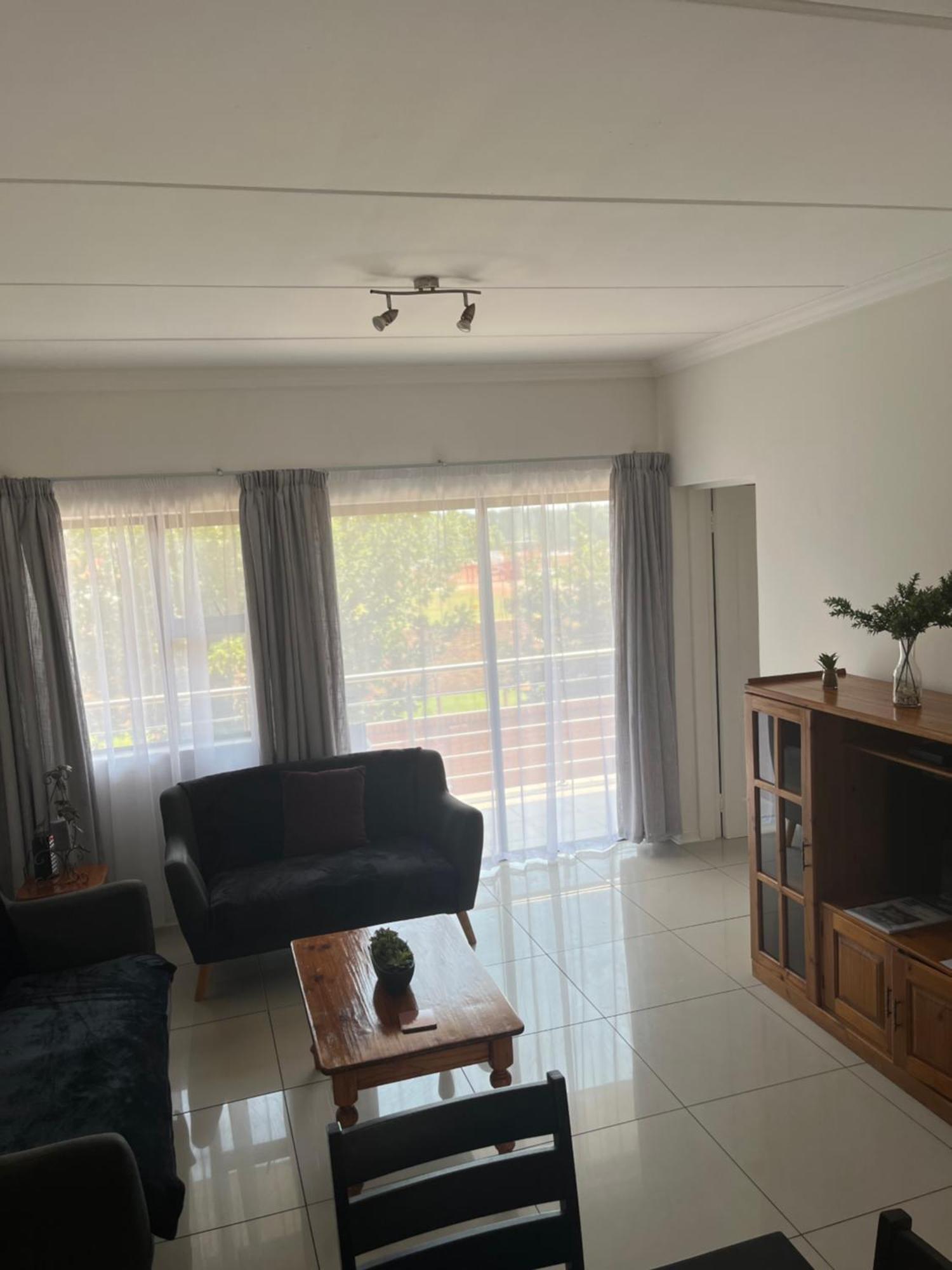 Or Tambo Self Catering Apartments, The Willows Boksburg Ngoại thất bức ảnh