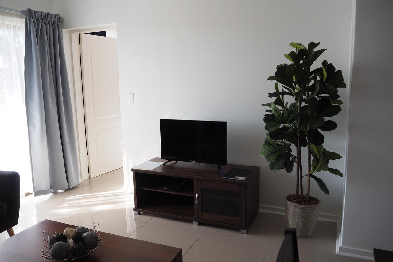 Or Tambo Self Catering Apartments, The Willows Boksburg Ngoại thất bức ảnh