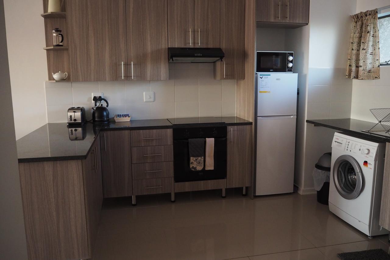 Or Tambo Self Catering Apartments, The Willows Boksburg Ngoại thất bức ảnh