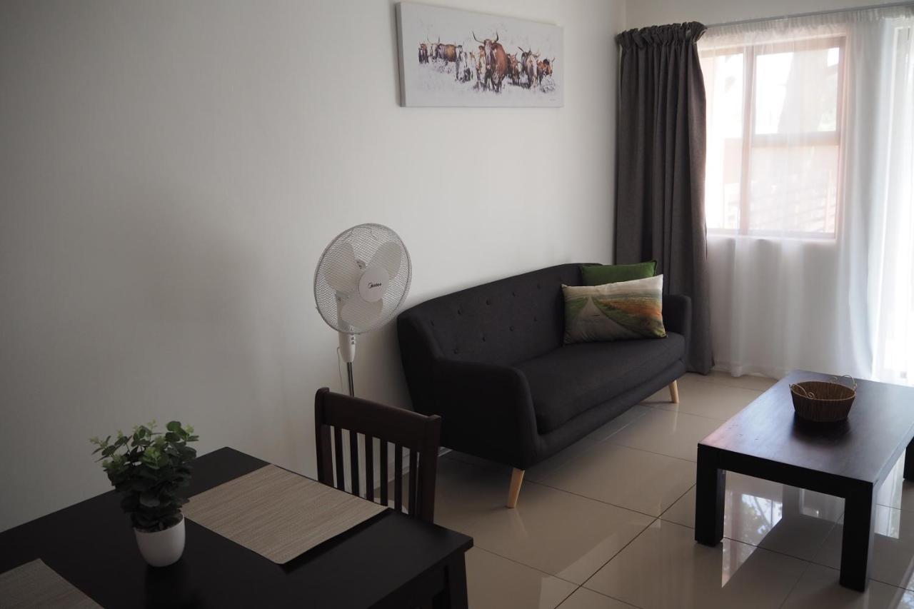 Or Tambo Self Catering Apartments, The Willows Boksburg Ngoại thất bức ảnh