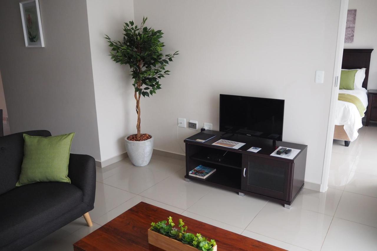 Or Tambo Self Catering Apartments, The Willows Boksburg Ngoại thất bức ảnh