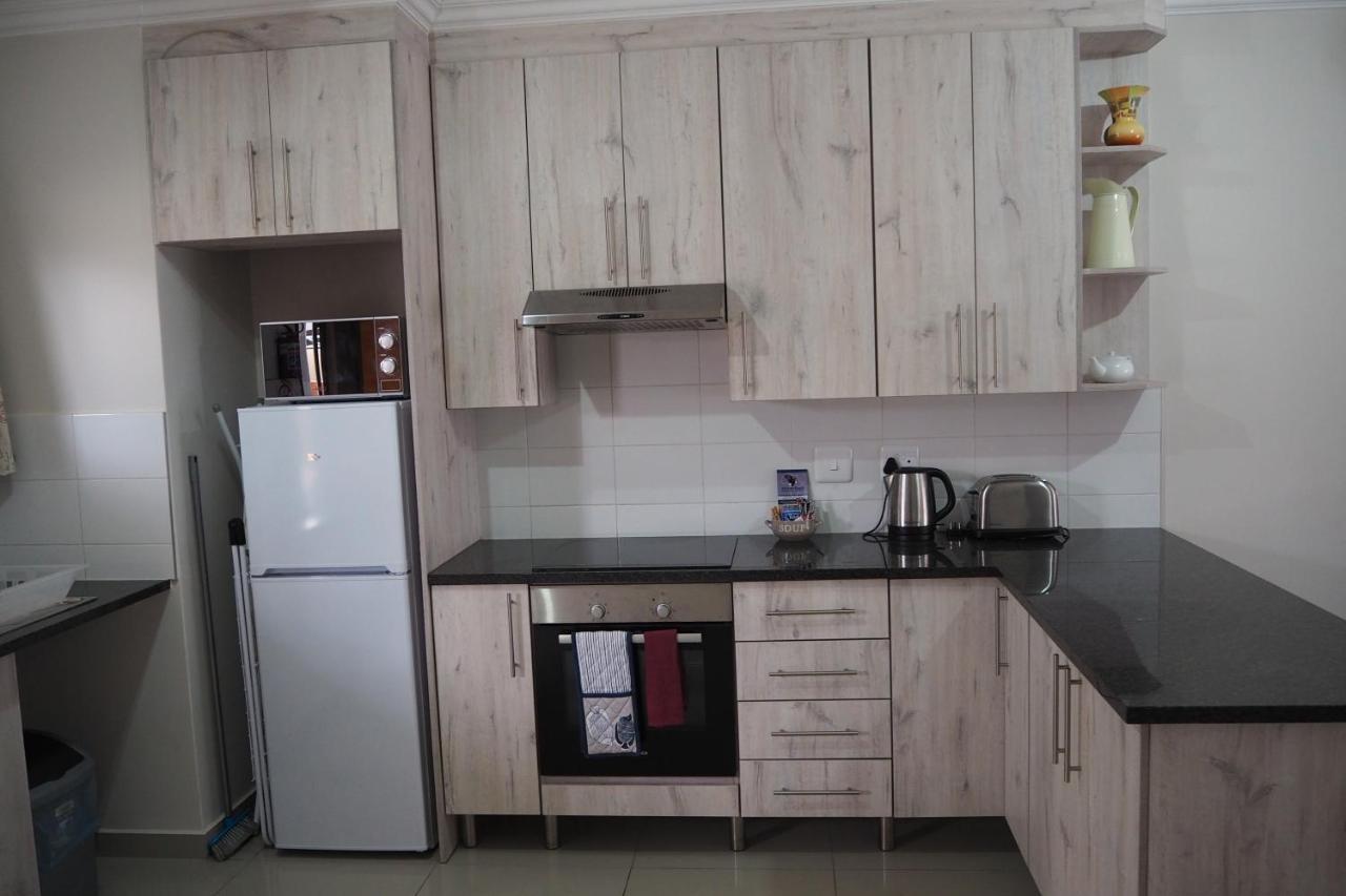 Or Tambo Self Catering Apartments, The Willows Boksburg Ngoại thất bức ảnh