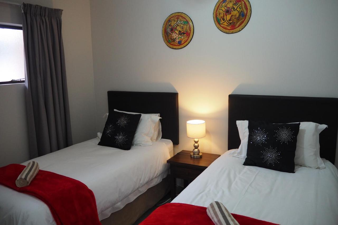 Or Tambo Self Catering Apartments, The Willows Boksburg Ngoại thất bức ảnh