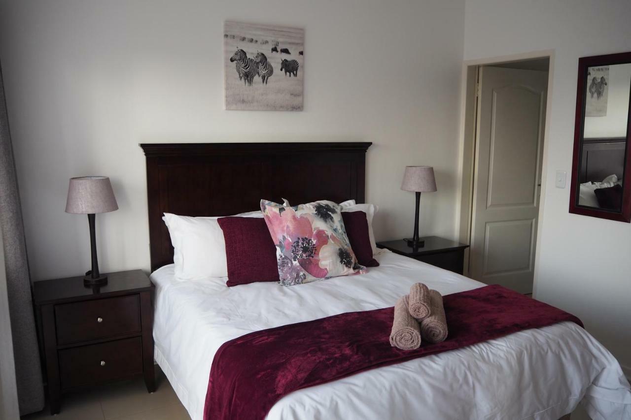 Or Tambo Self Catering Apartments, The Willows Boksburg Ngoại thất bức ảnh