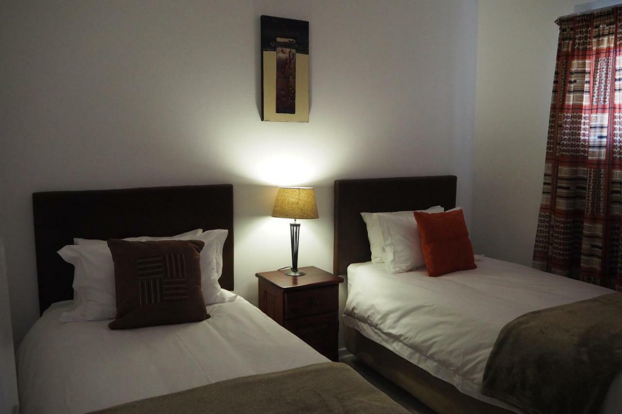 Or Tambo Self Catering Apartments, The Willows Boksburg Ngoại thất bức ảnh