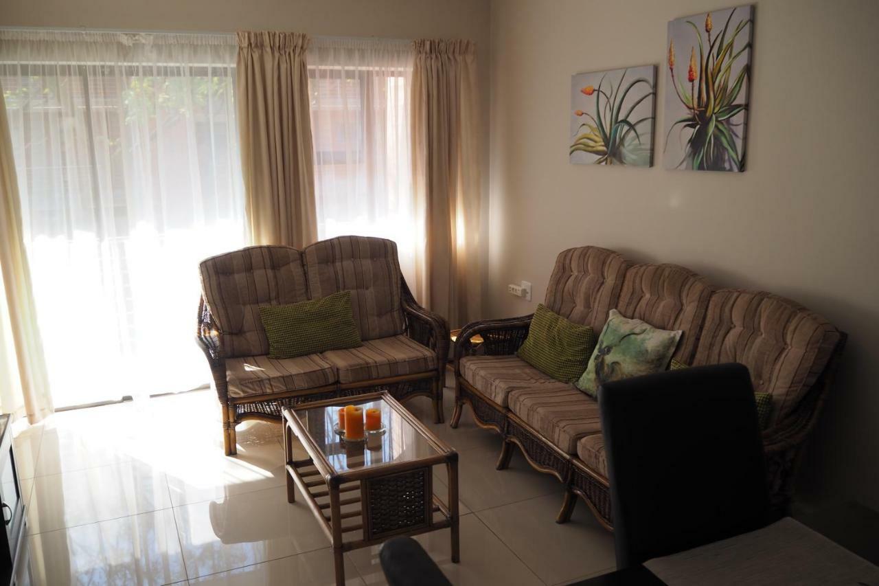 Or Tambo Self Catering Apartments, The Willows Boksburg Ngoại thất bức ảnh
