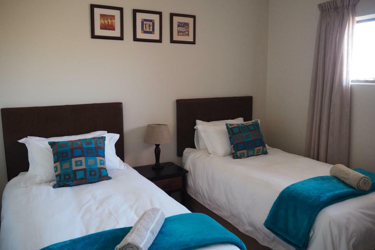 Or Tambo Self Catering Apartments, The Willows Boksburg Ngoại thất bức ảnh