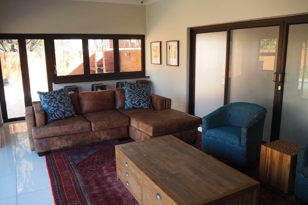Or Tambo Self Catering Apartments, The Willows Boksburg Ngoại thất bức ảnh