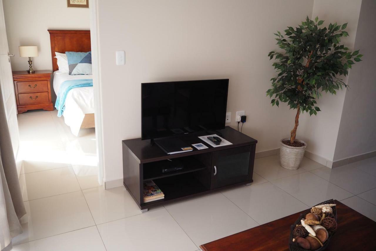Or Tambo Self Catering Apartments, The Willows Boksburg Ngoại thất bức ảnh