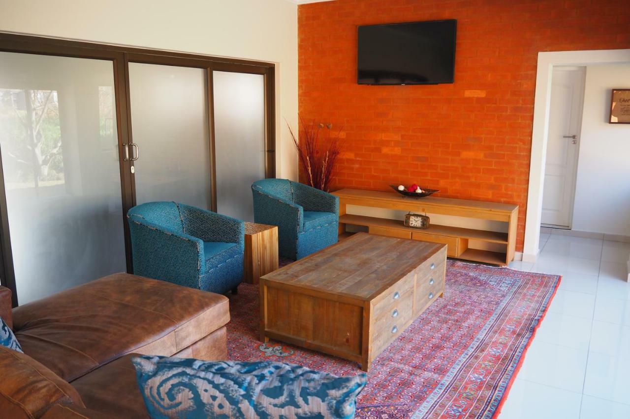 Or Tambo Self Catering Apartments, The Willows Boksburg Ngoại thất bức ảnh
