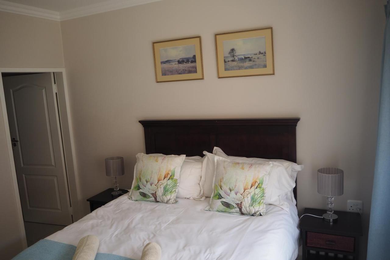 Or Tambo Self Catering Apartments, The Willows Boksburg Ngoại thất bức ảnh