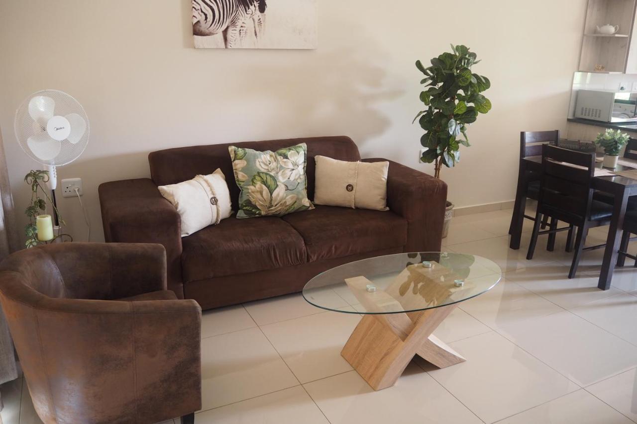 Or Tambo Self Catering Apartments, The Willows Boksburg Ngoại thất bức ảnh